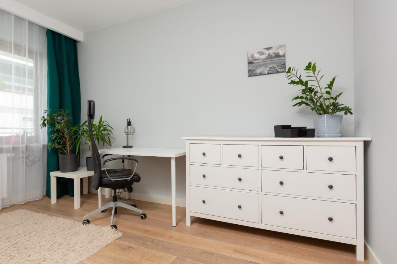 Mokotow Two-bedroom By Renters Appartement