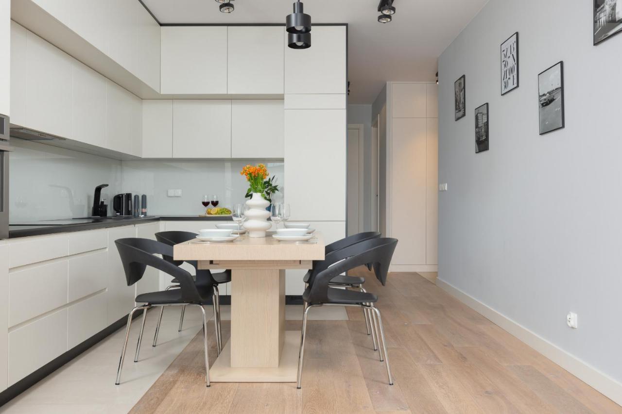 Mokotow Two-bedroom By Renters * Warschau